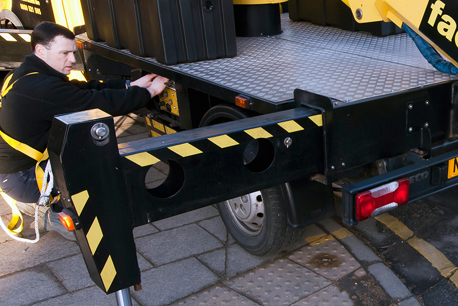 Truck Mounted Access Platform For Sign Installation